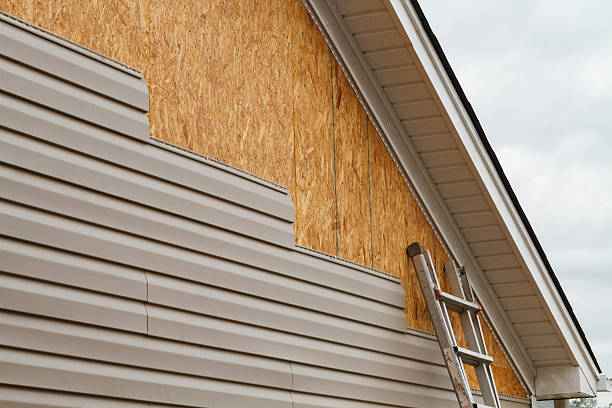 Professional Fiber Cement Siding technician working in Valencia, PA